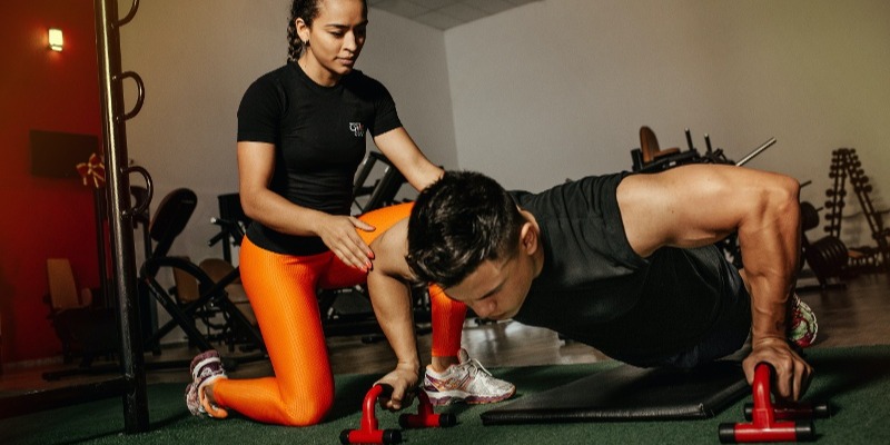 Fitness trainer and client at the gym 